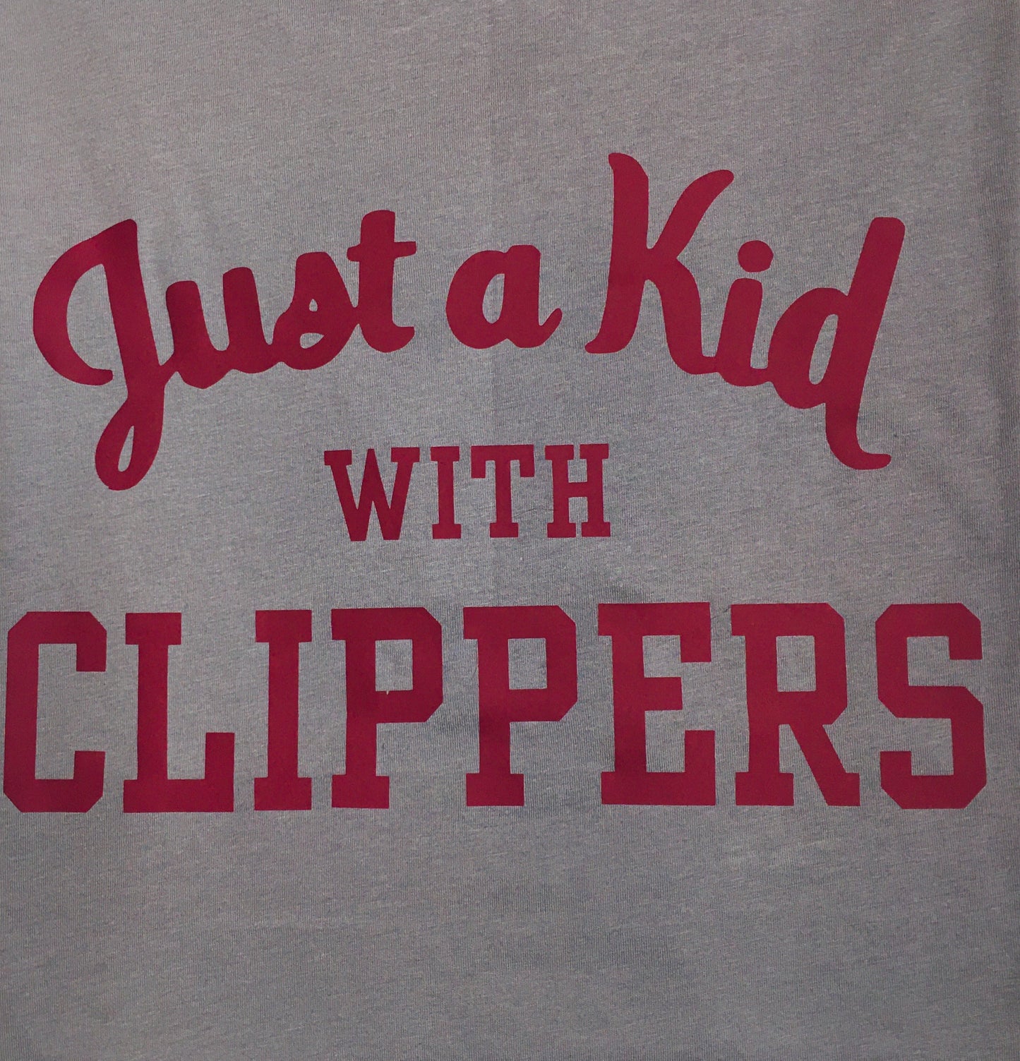 KID WITH CLIPPERS TEE